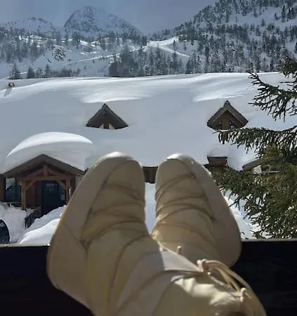 Baby Jane, Front De Neige Apartment