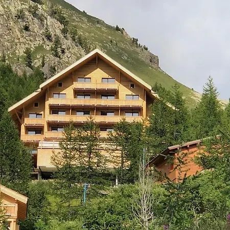 Baby Jane, Front De Neige Apartment Isola