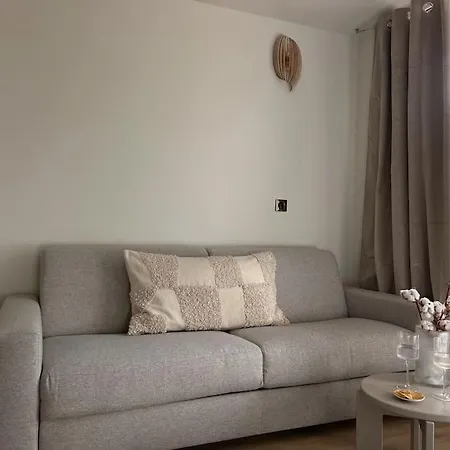 Baby Jane, Front De Neige Appartement